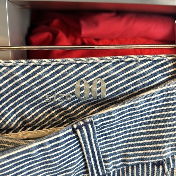 J Crew Andie cuffed blue and white pinstriped Bermuda 8” size 00 shorts​ - Picture 2 of 3